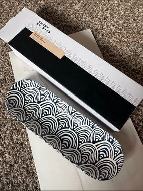 $15💅 Short Stories Ceramic Decorative Tray